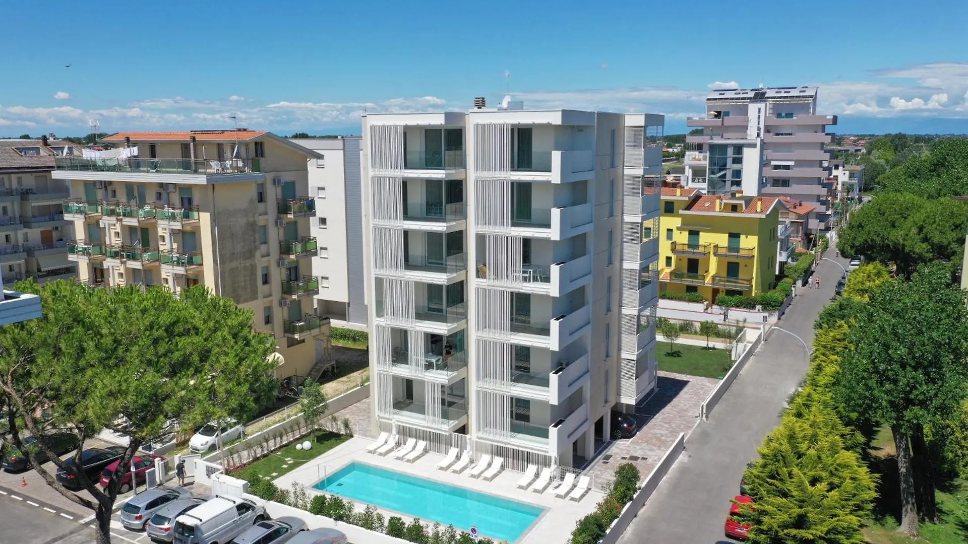 kontakty East Side Apartments